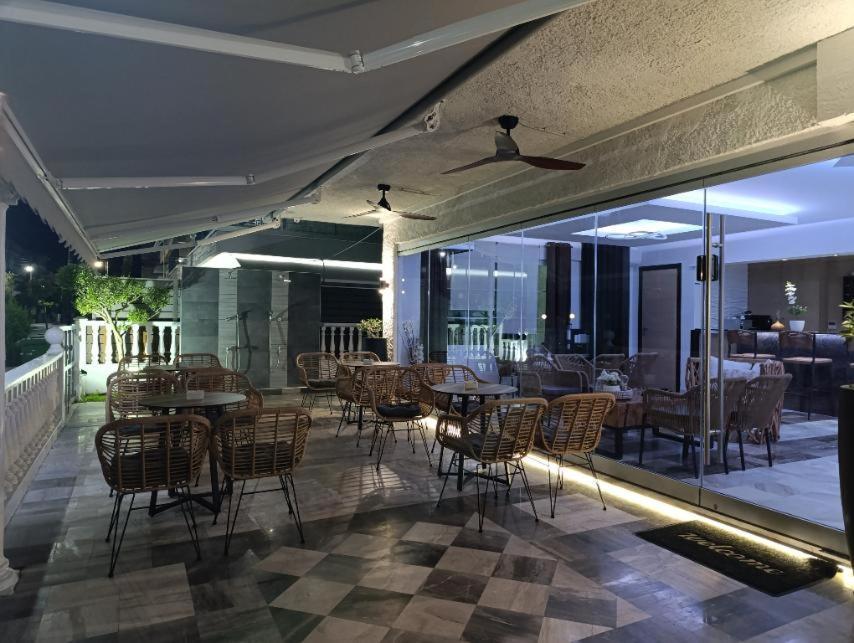 Hotel Kostas Olympiakí Aktí Exterior foto